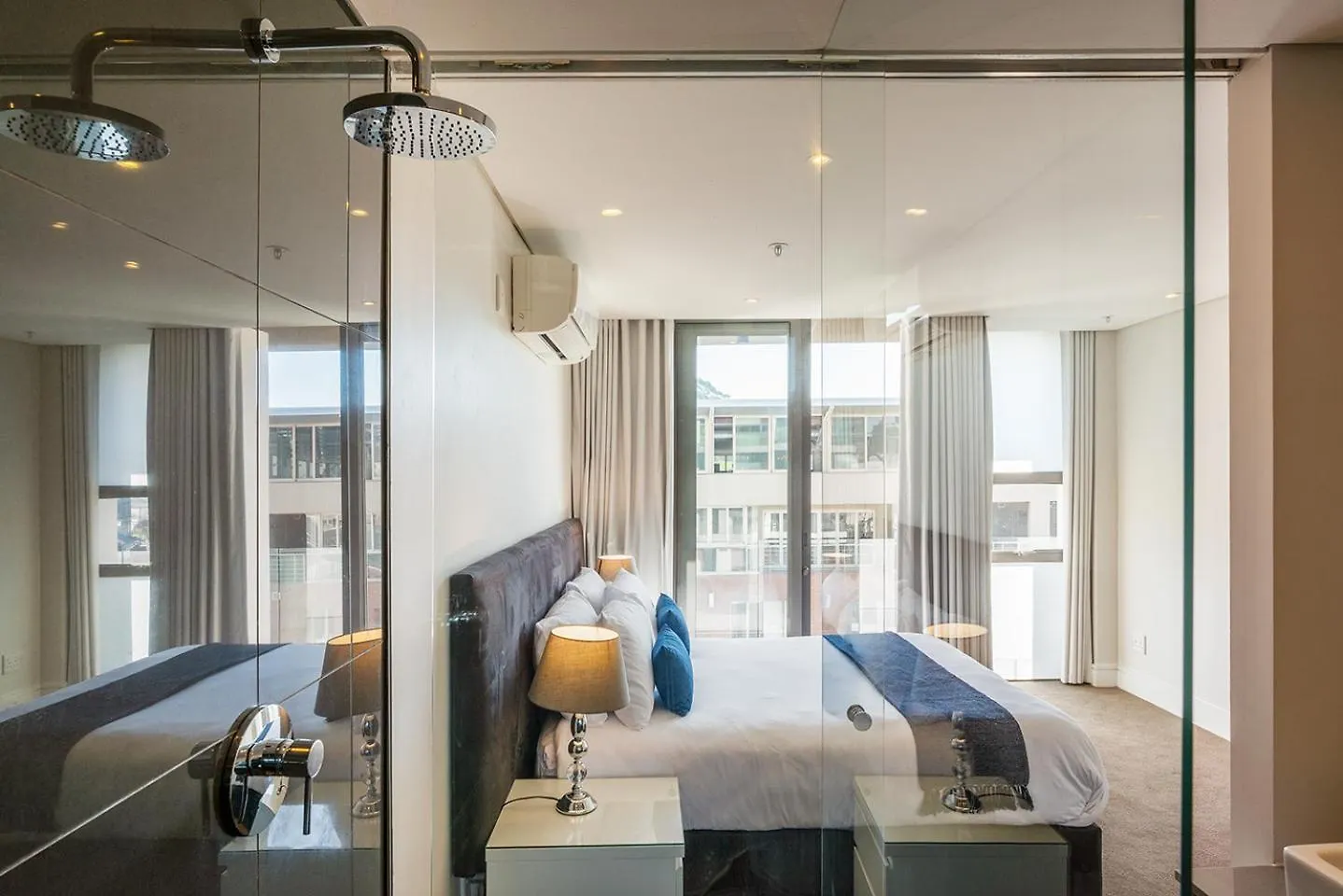 Mirage Luxury By Nivar Cape Town 0*,  South Africa