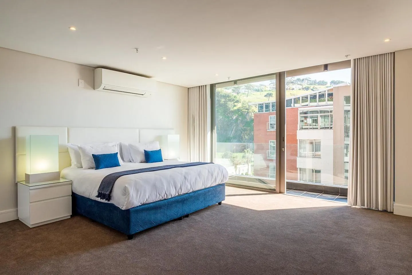 Mirage Luxury By Nivar Cape Town 0*,