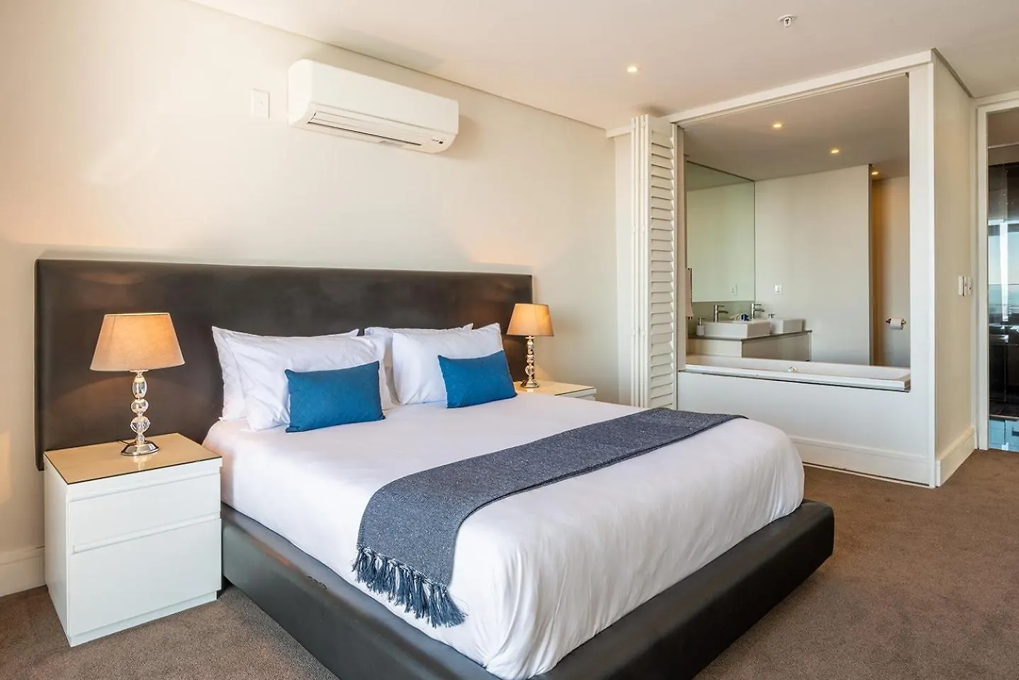 Mirage Luxury By Nivar Cape Town Apartment