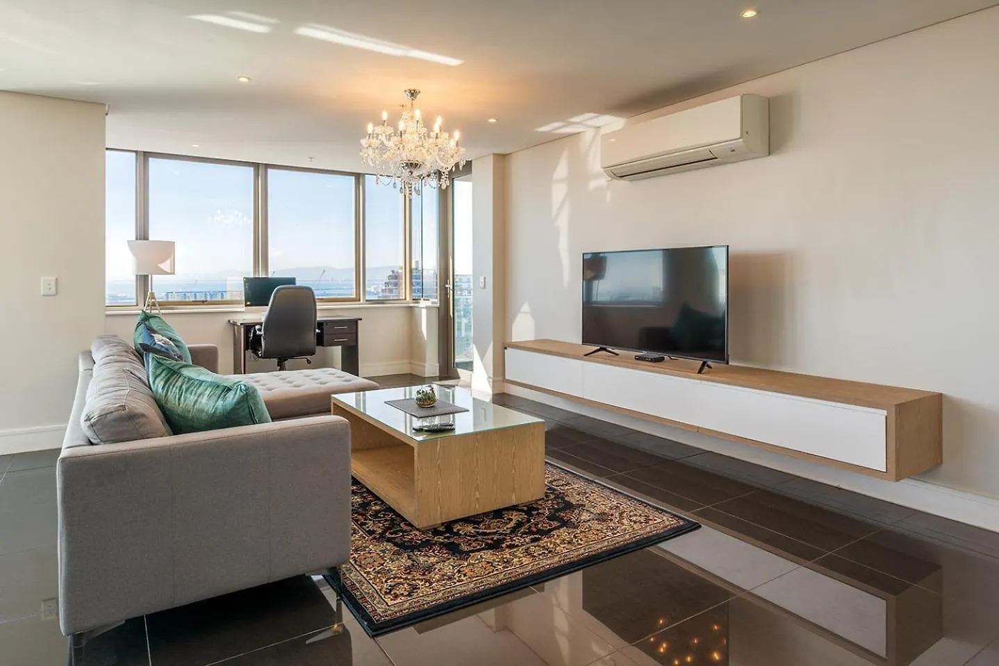 Apartment Mirage Luxury By Nivar Cape Town