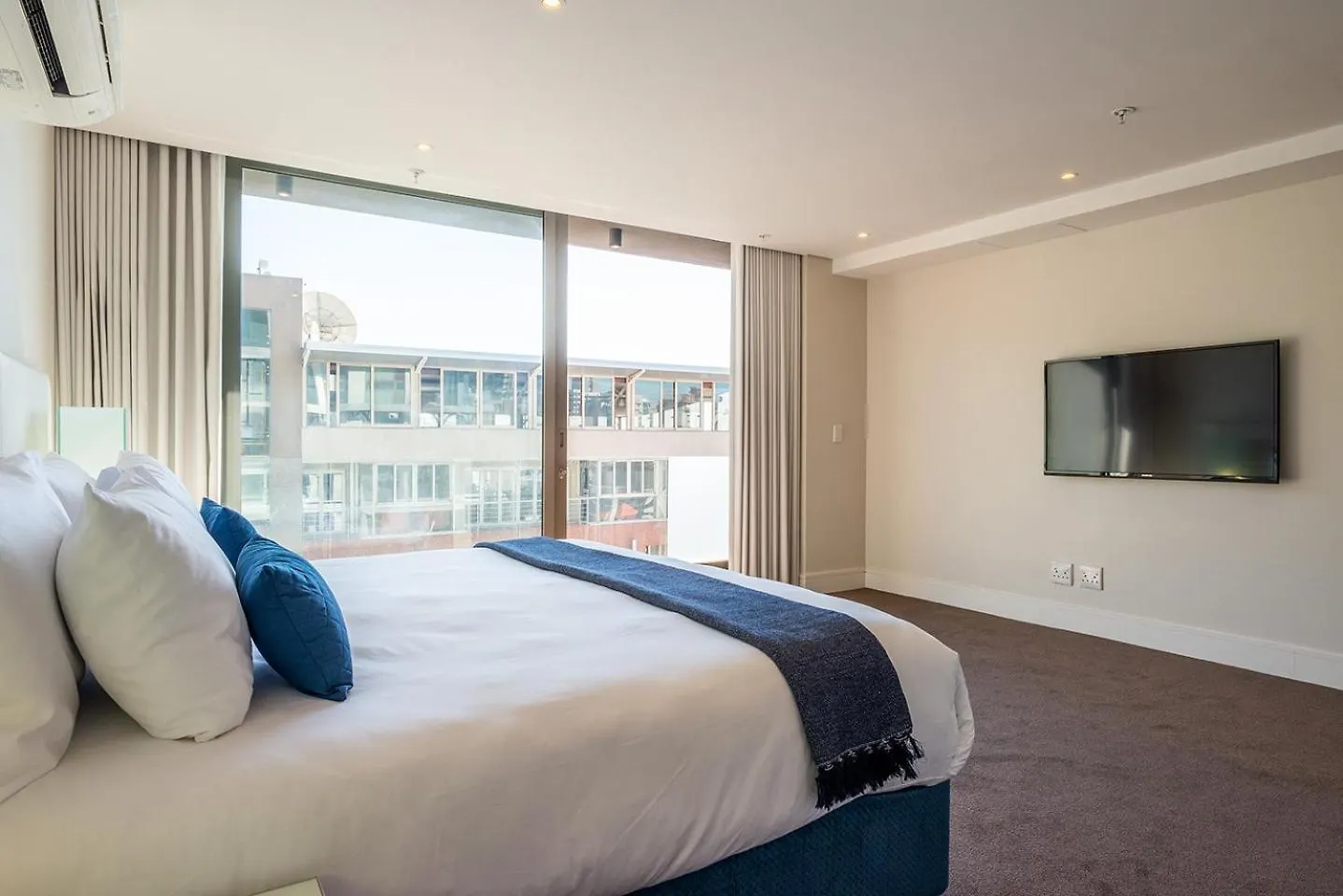 Mirage Luxury By Nivar Cape Town