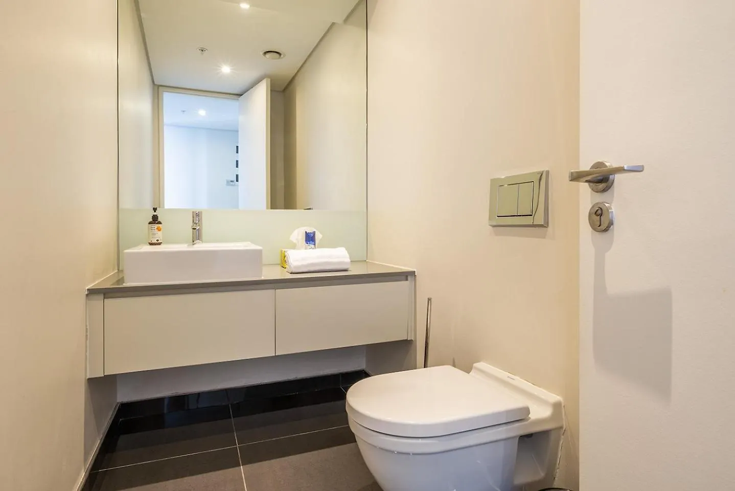 Apartment Mirage Luxury By Nivar Cape Town