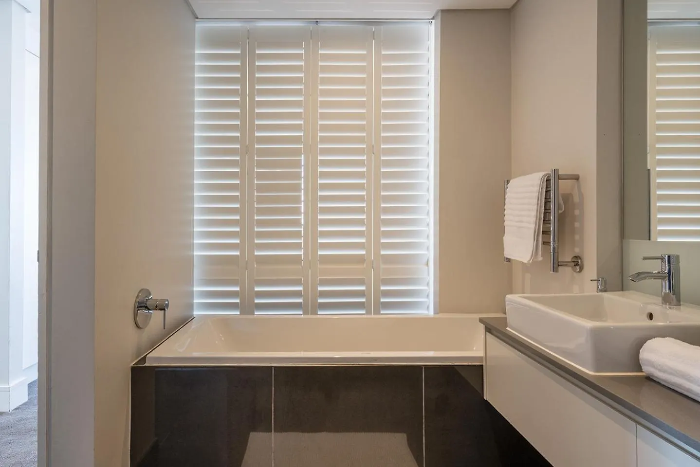 Apartment Mirage Luxury By Nivar Cape Town