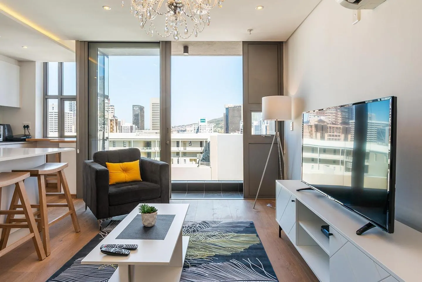 Apartment Mirage Luxury By Nivar Cape Town