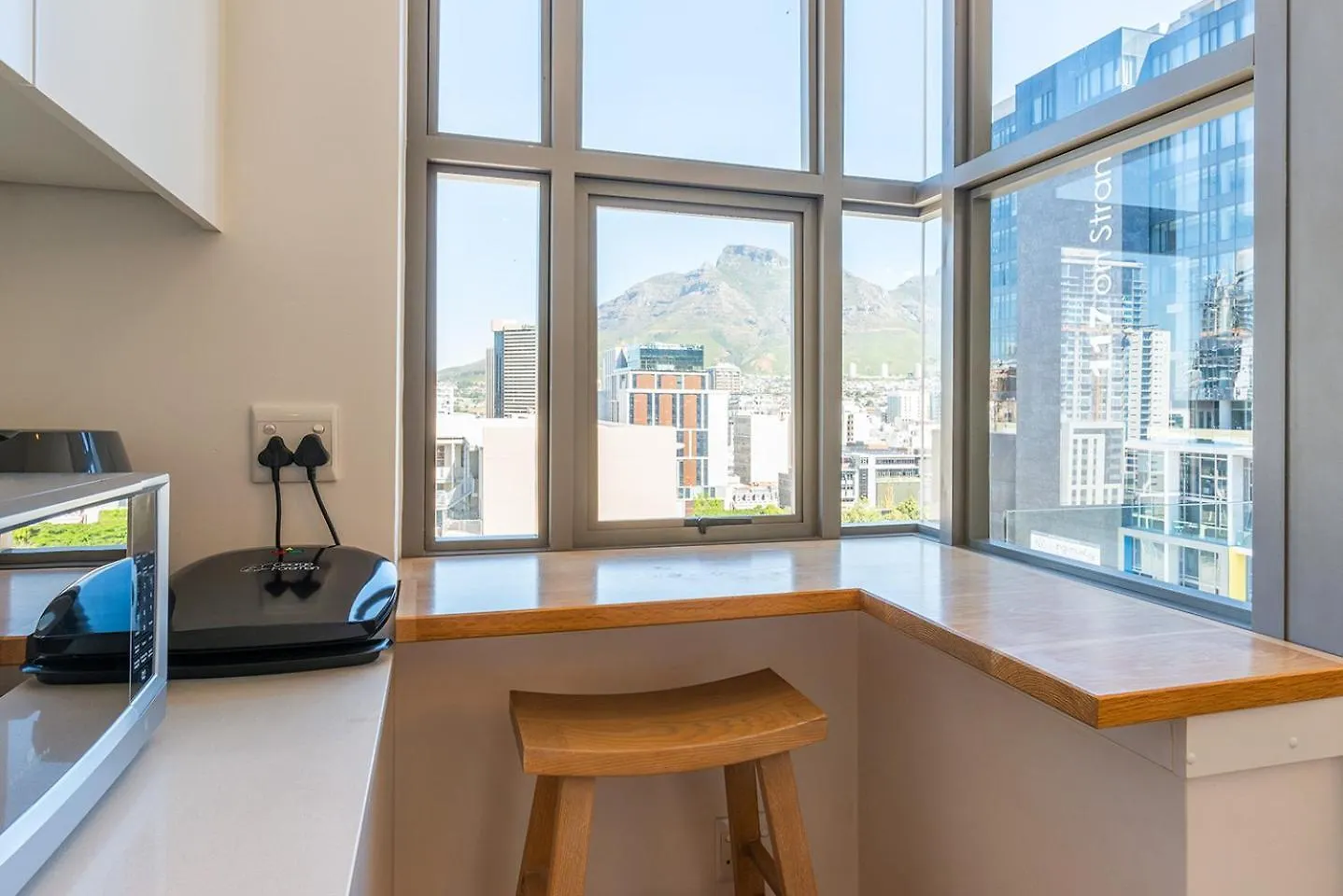 Mirage Luxury By Nivar Cape Town 0*,