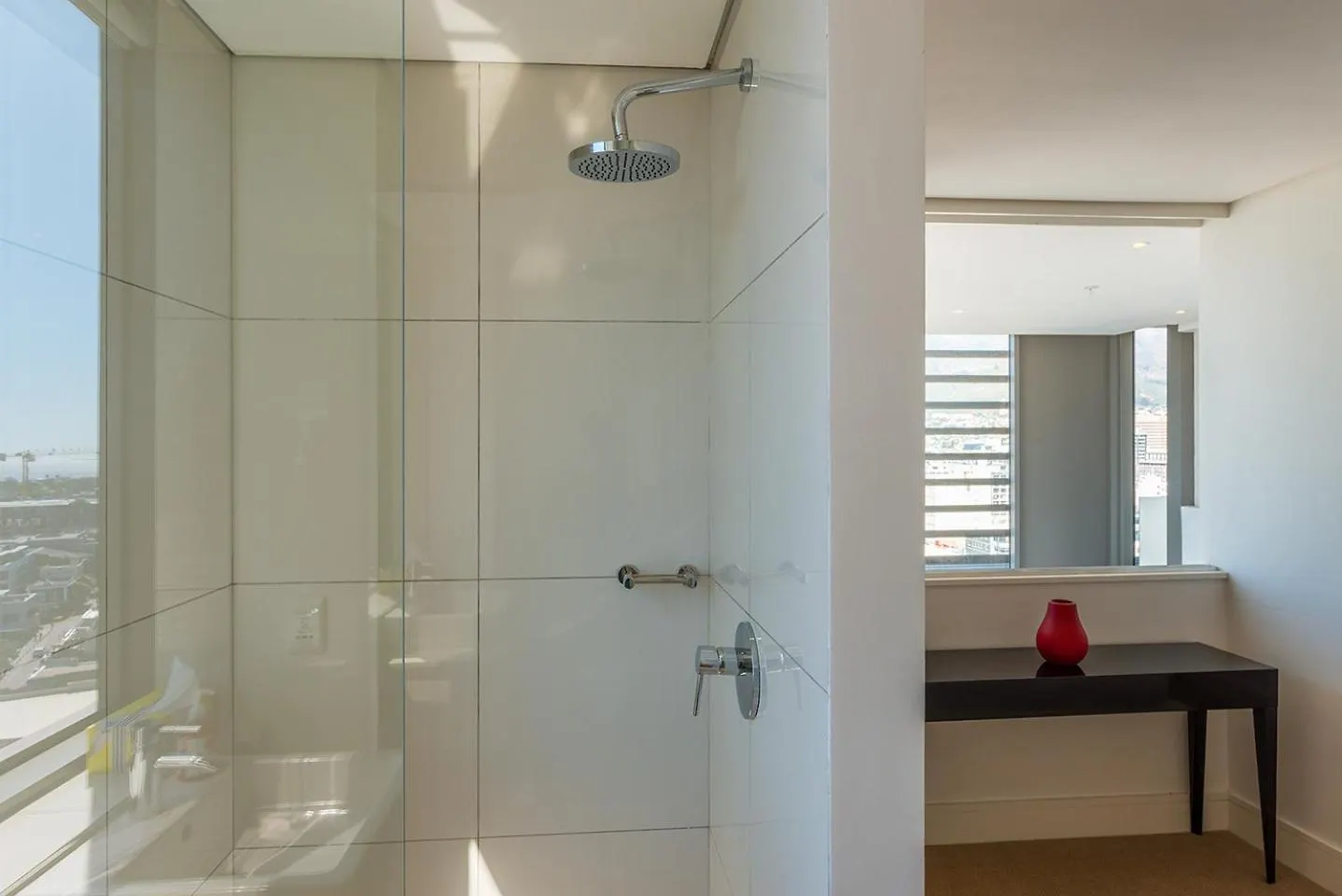 Apartment Mirage Luxury By Nivar Cape Town
